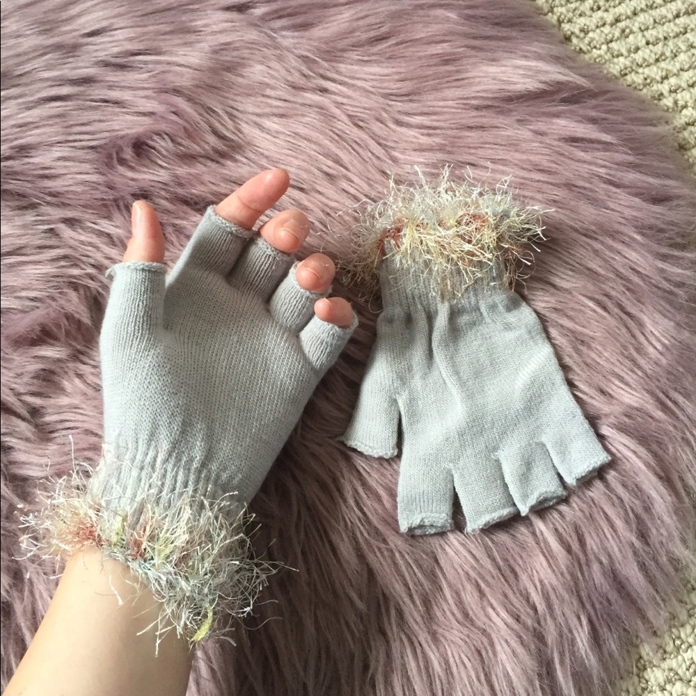 Fun gloves!! 2 pair! - Picture 3 of 4